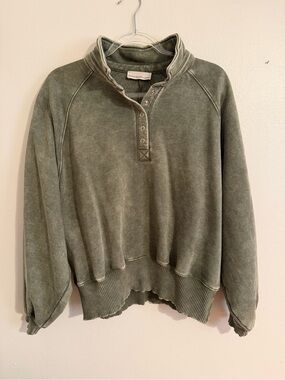 Zenana Outfitters Olive Green Washed Button-Neck Pullover (size small/medium)